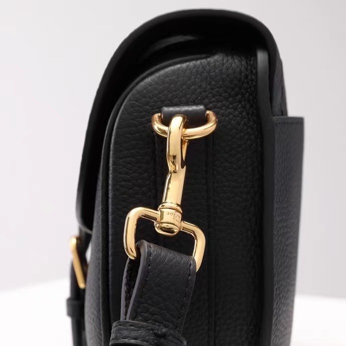 D*or medium bobby bag in black grained calfskin