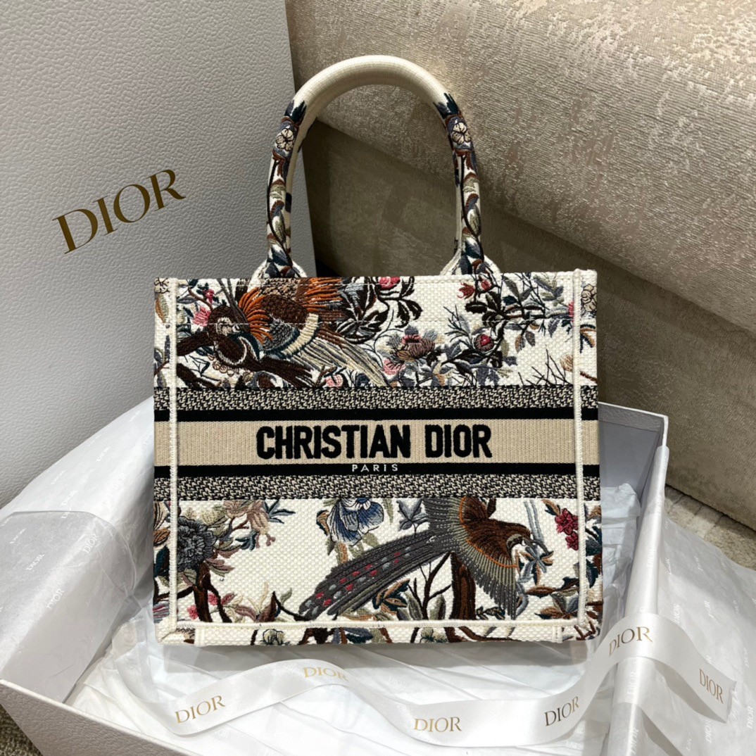 D*or small book tote bag in white jardin d