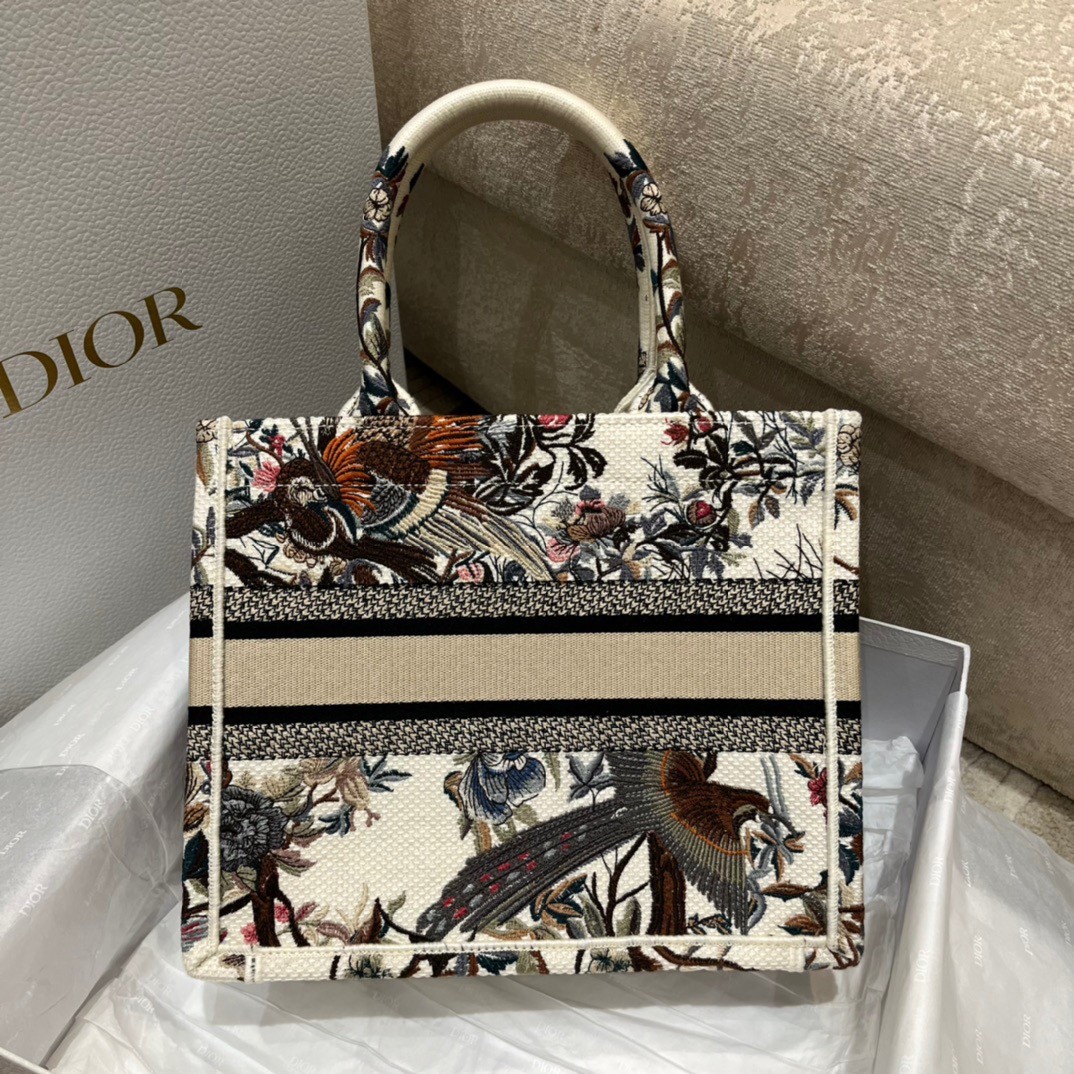 D*or small book tote bag in white jardin d