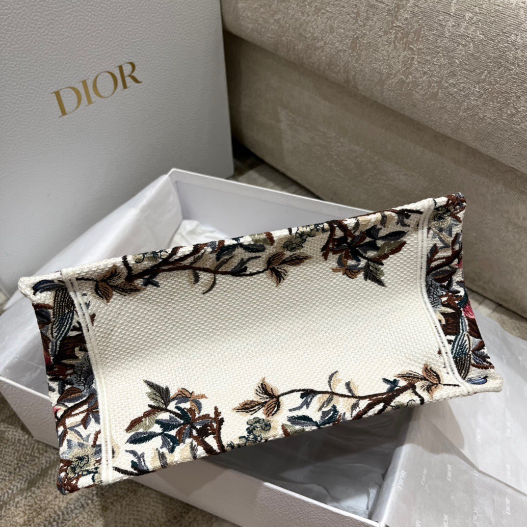 D*or small book tote bag in white jardin d