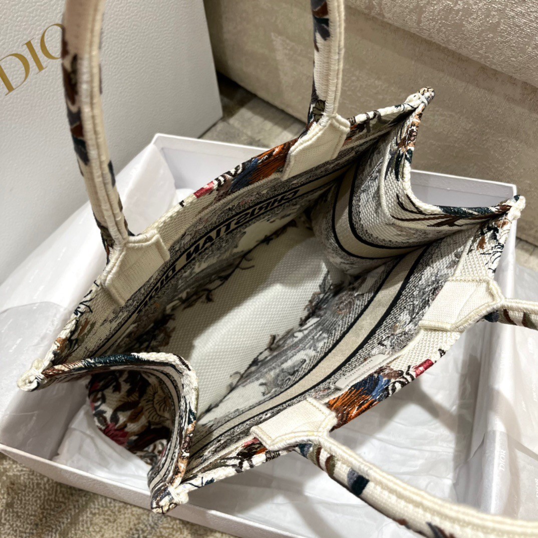 D*or small book tote bag in white jardin d