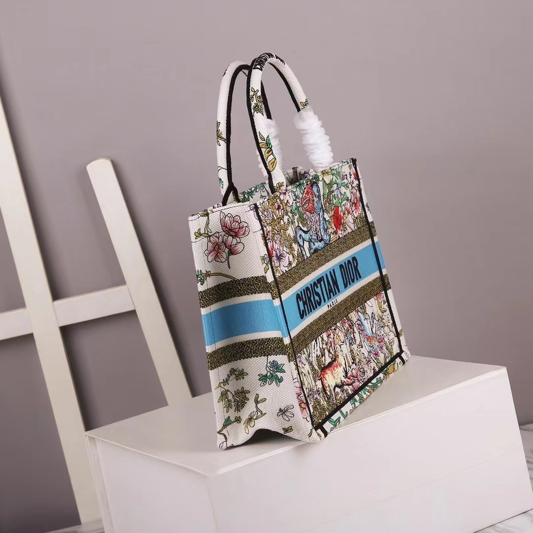 D*or medium book tote in latte d-constellation embroidery