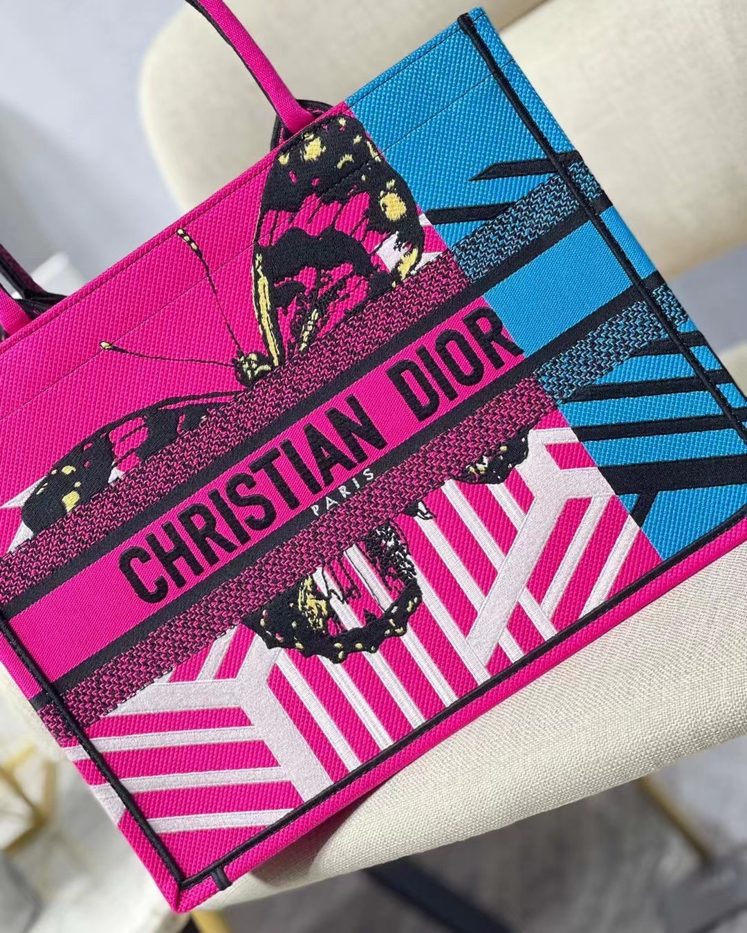 D*or medium book tote bag in pink d-jungle pop embroidery