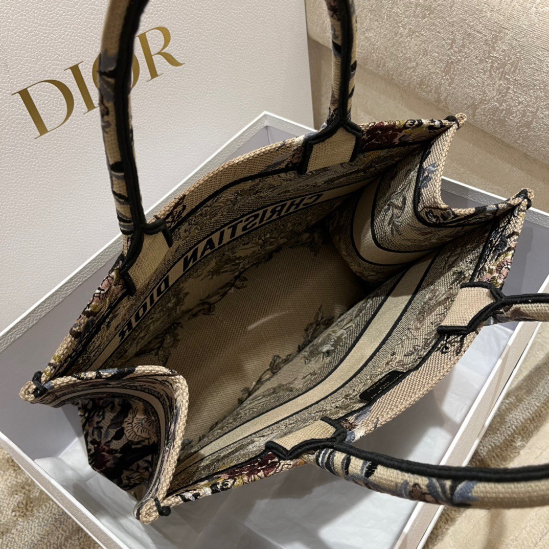 D*or medium book tote bag in beige jardin d