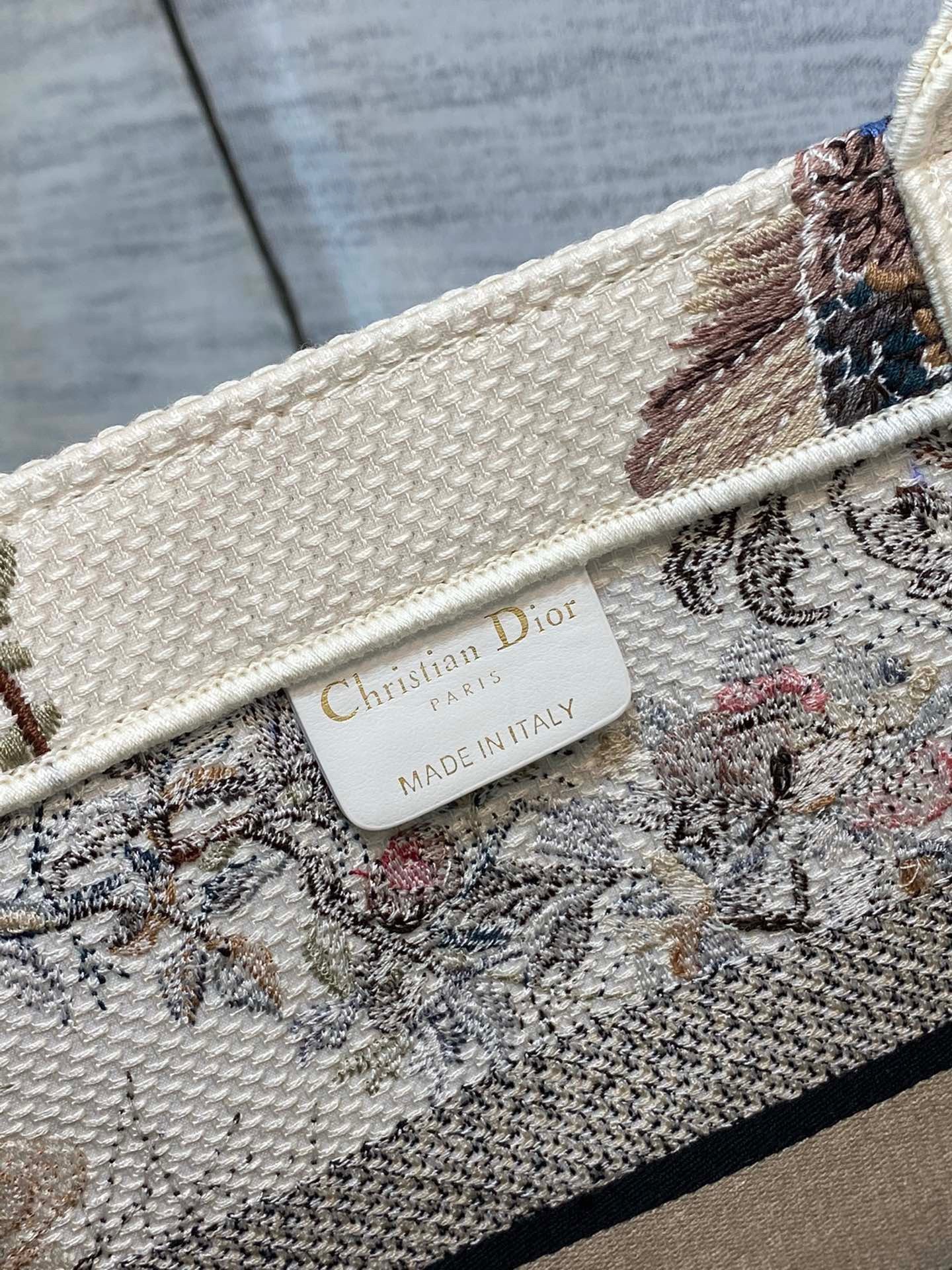 D*or medium book tote bag in white jardin d