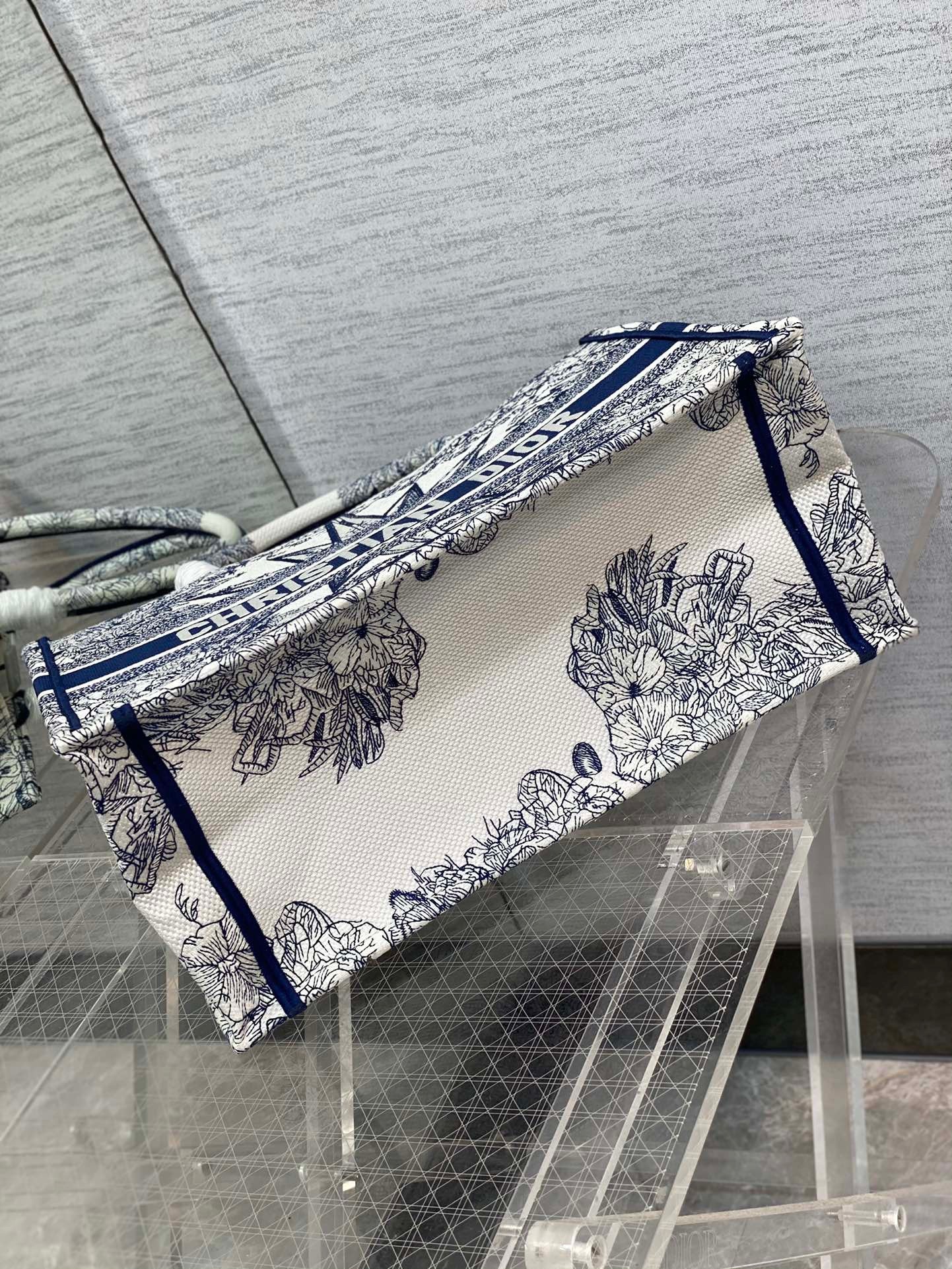 D*or medium D*or book tote in white and blue rêve d