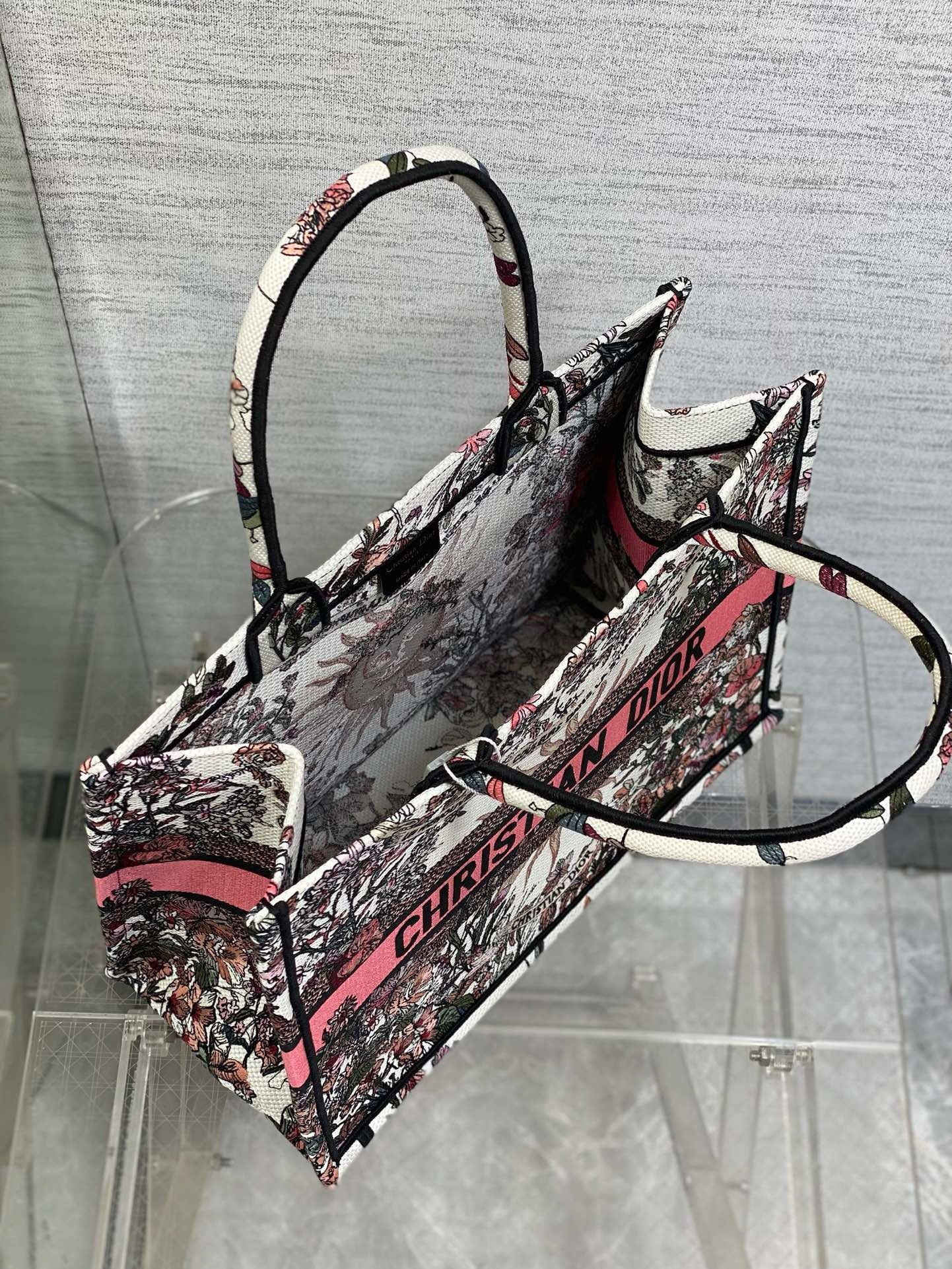 D*or medium book tote bag in D*or 4 saisons printemps soleil embroidery