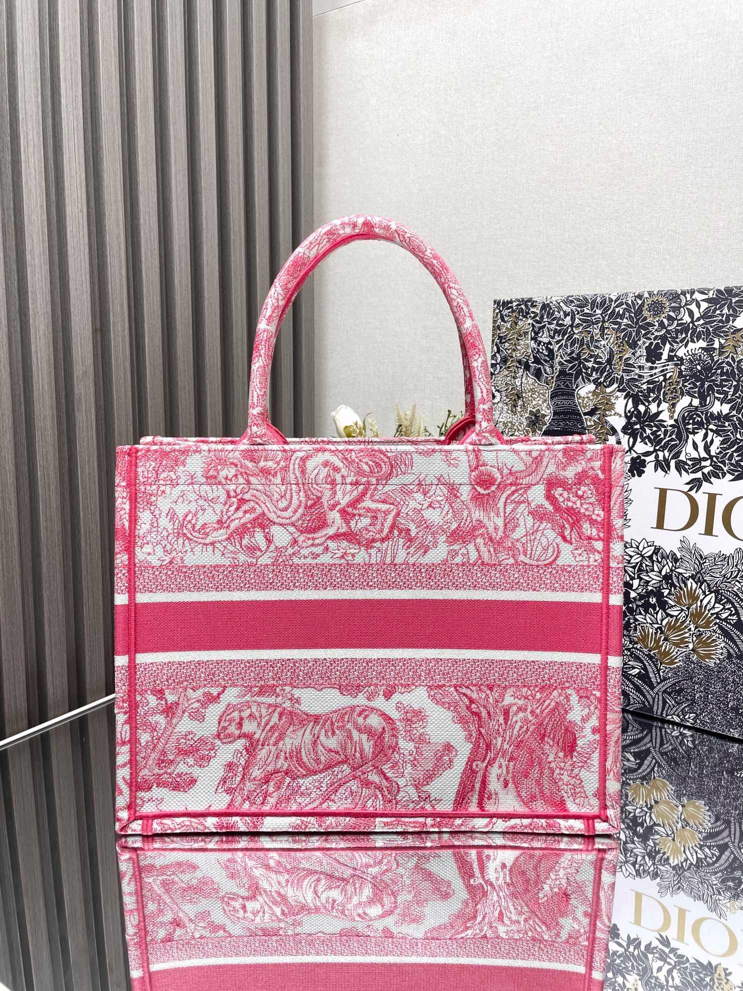 D*or medium D*oriviera book tote in pink toile de jouy embroidery
