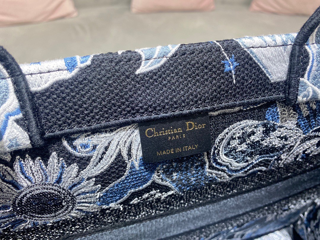 D*or medium book tote in blue zodiac fantastico embroidery