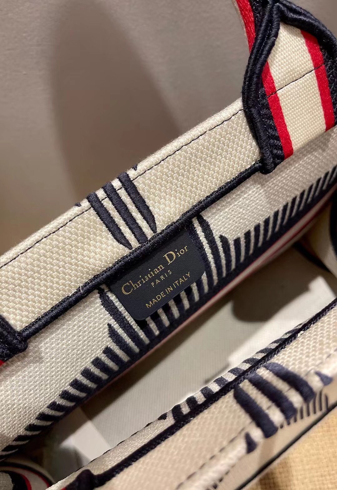 D*or D*oralps book tote in white three-tone embroidery