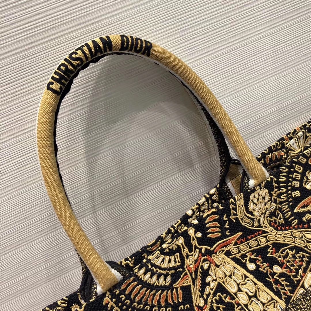 D*or book tote bag in yellow animals embroidered canvas
