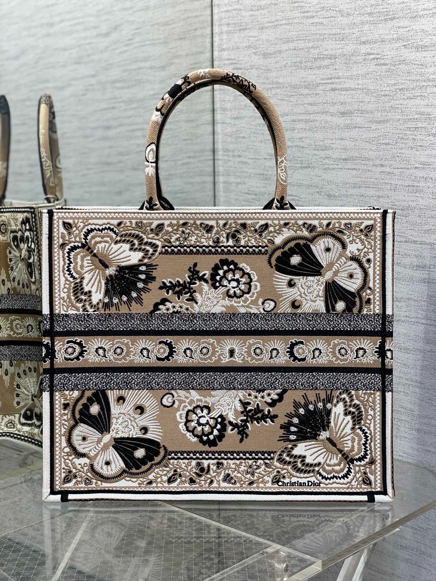 D*or large book tote bag in beige butterfly bandana embroidery