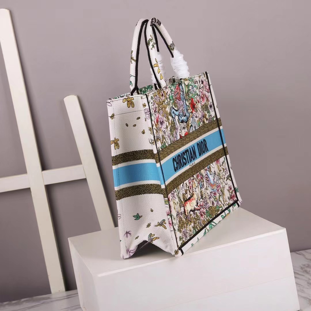 D*or large book tote in latte d-constellation embroidery