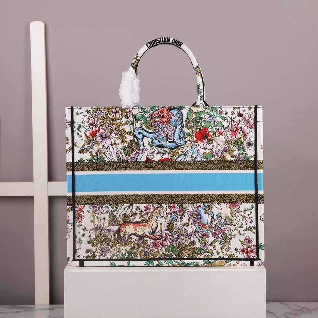 D*or large book tote in latte d-constellation embroidery