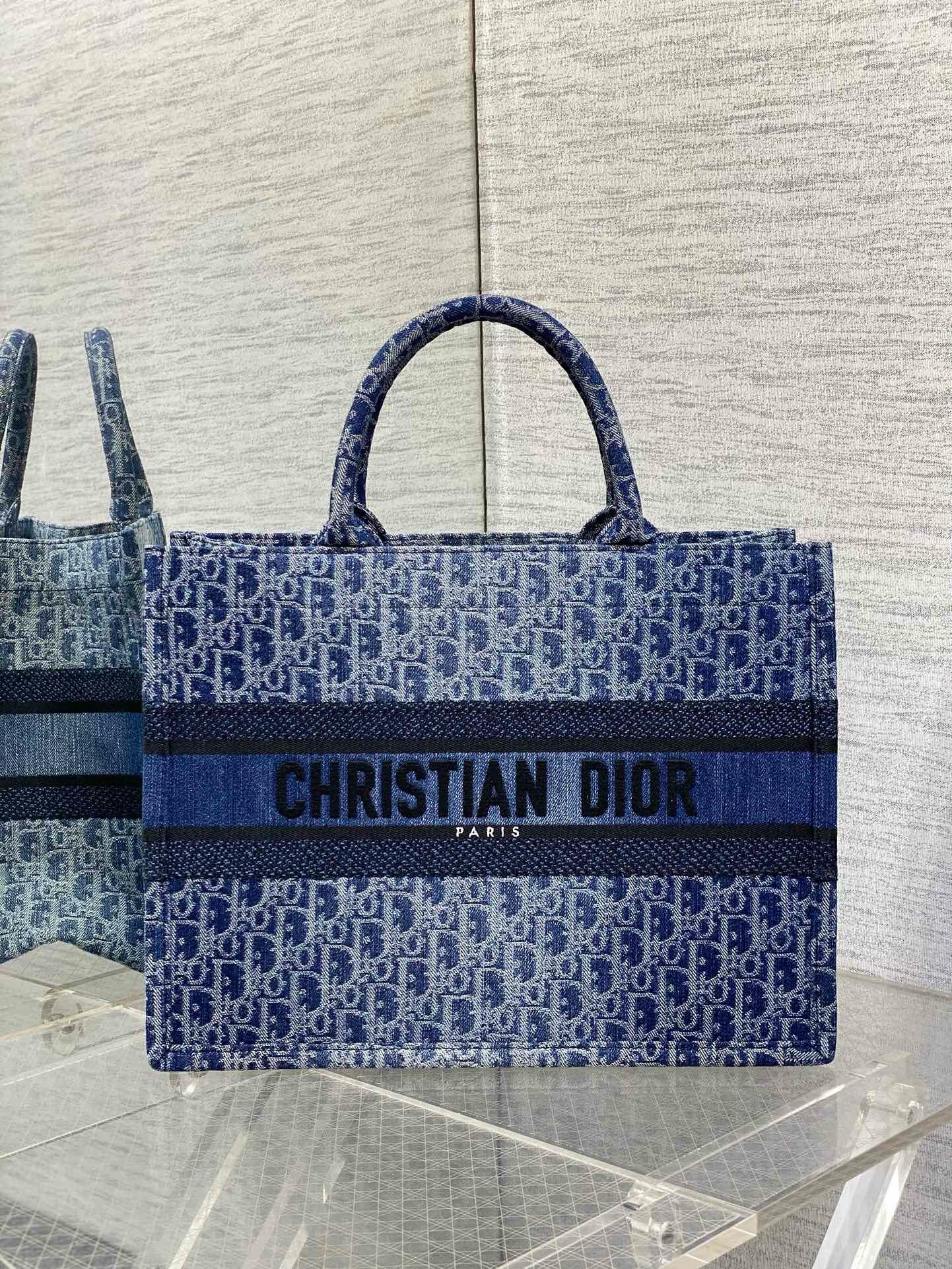 D*or large book tote bag in blue denim oblique jacquard