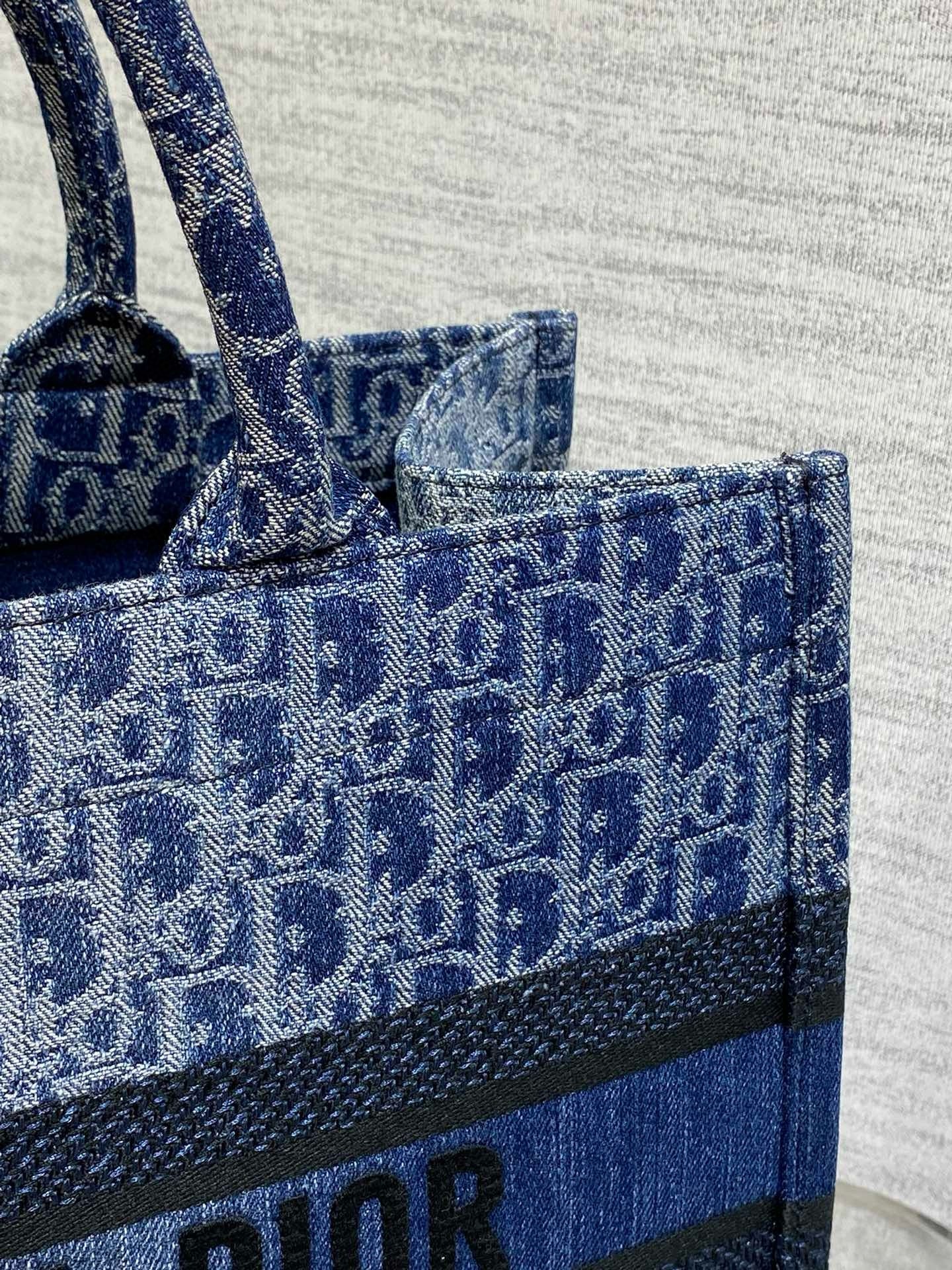 D*or large book tote bag in blue denim oblique jacquard