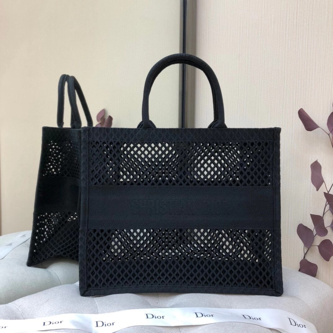 D*or book tote bag in black mesh embroidery