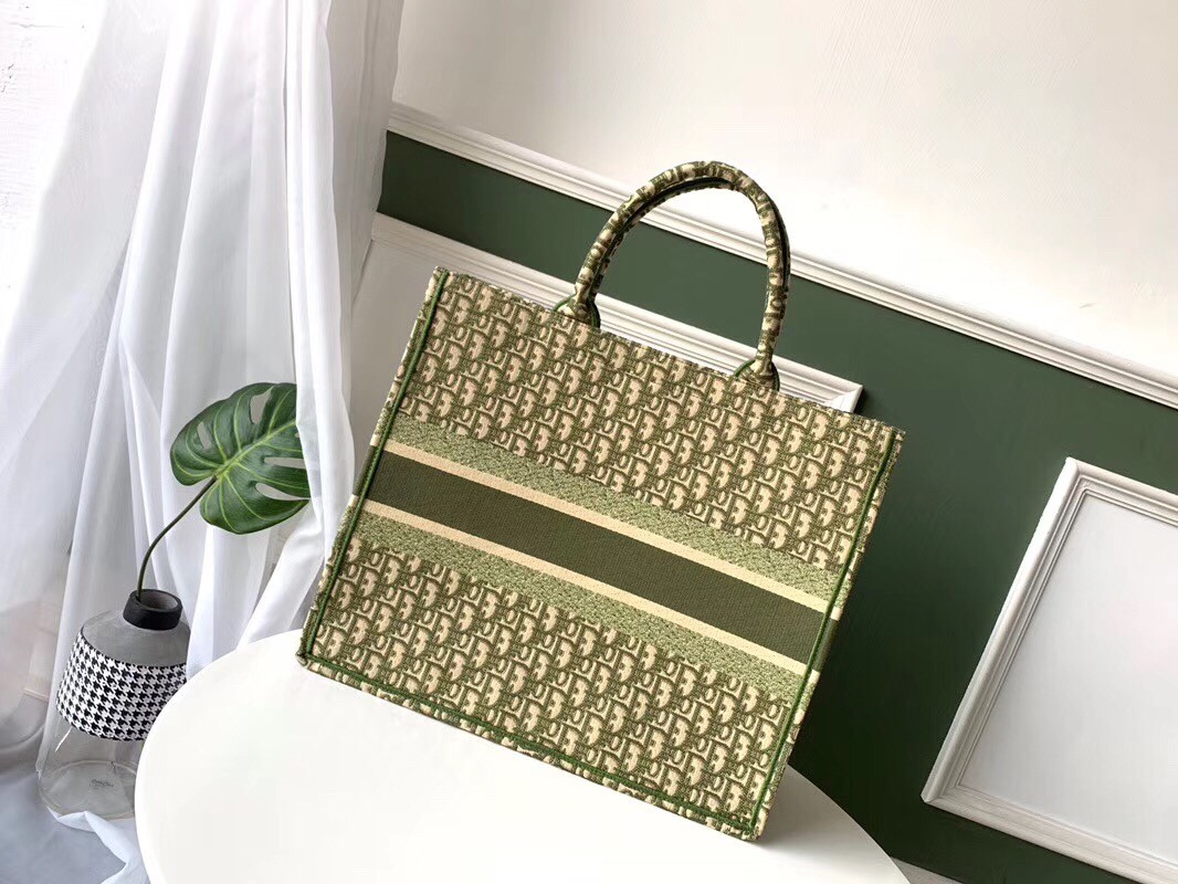 D*or book tote bag in green oblique canvas