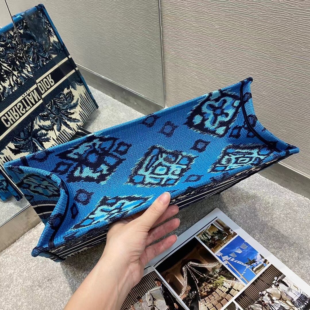 D*or book tote bag in blue D*or palms embroidery