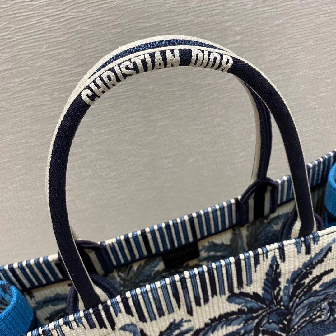 D*or book tote bag in blue D*or palms embroidery