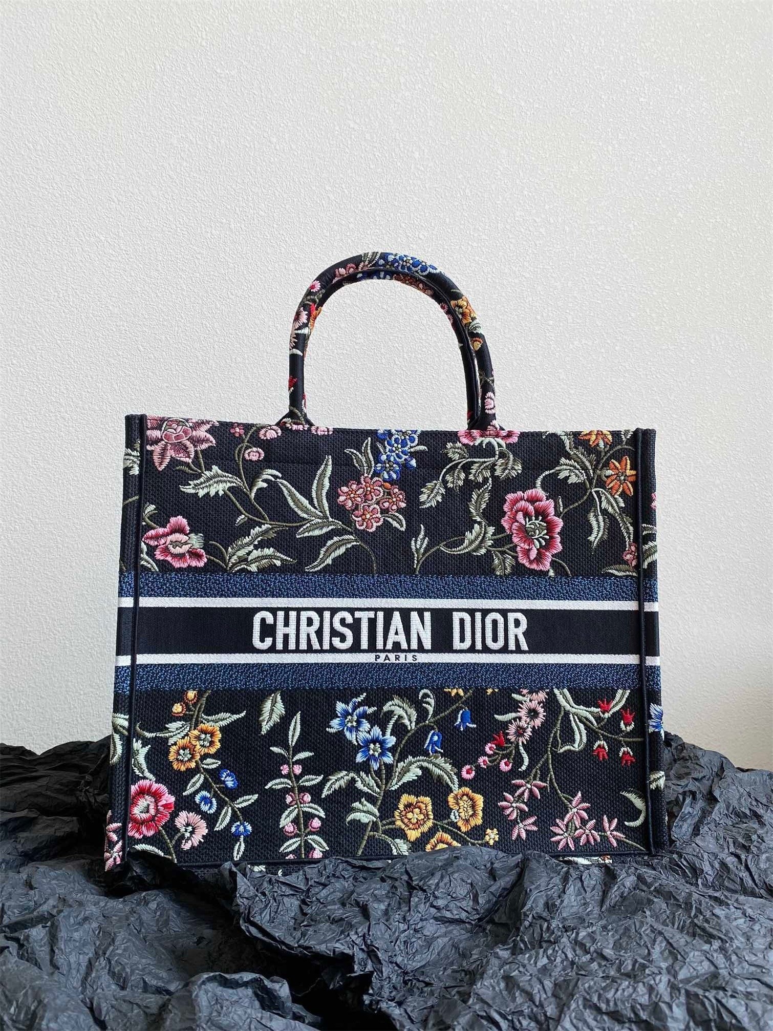 D*or large book tote bag in black D*or petites fleurs embroidery