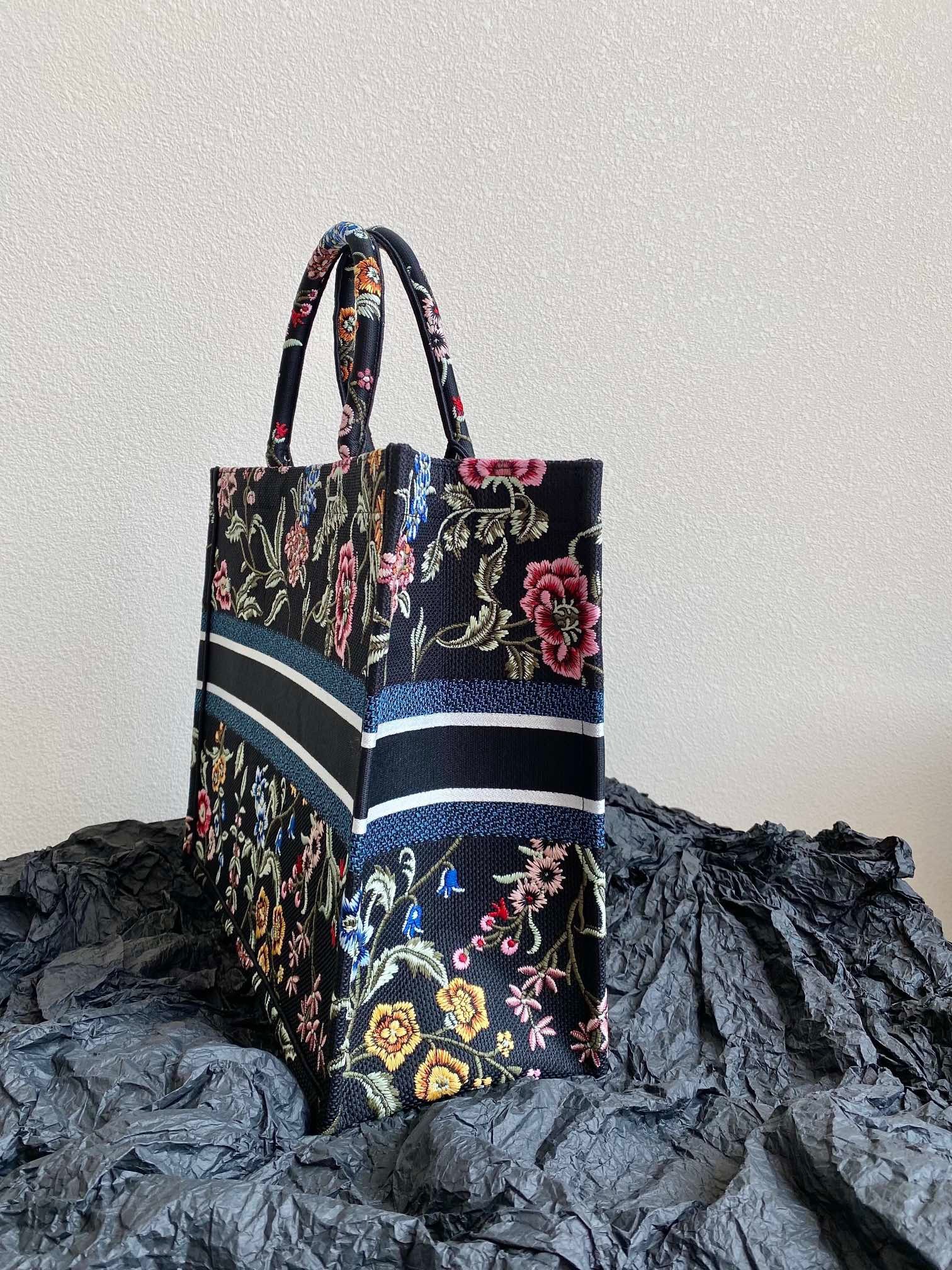 D*or large book tote bag in black D*or petites fleurs embroidery