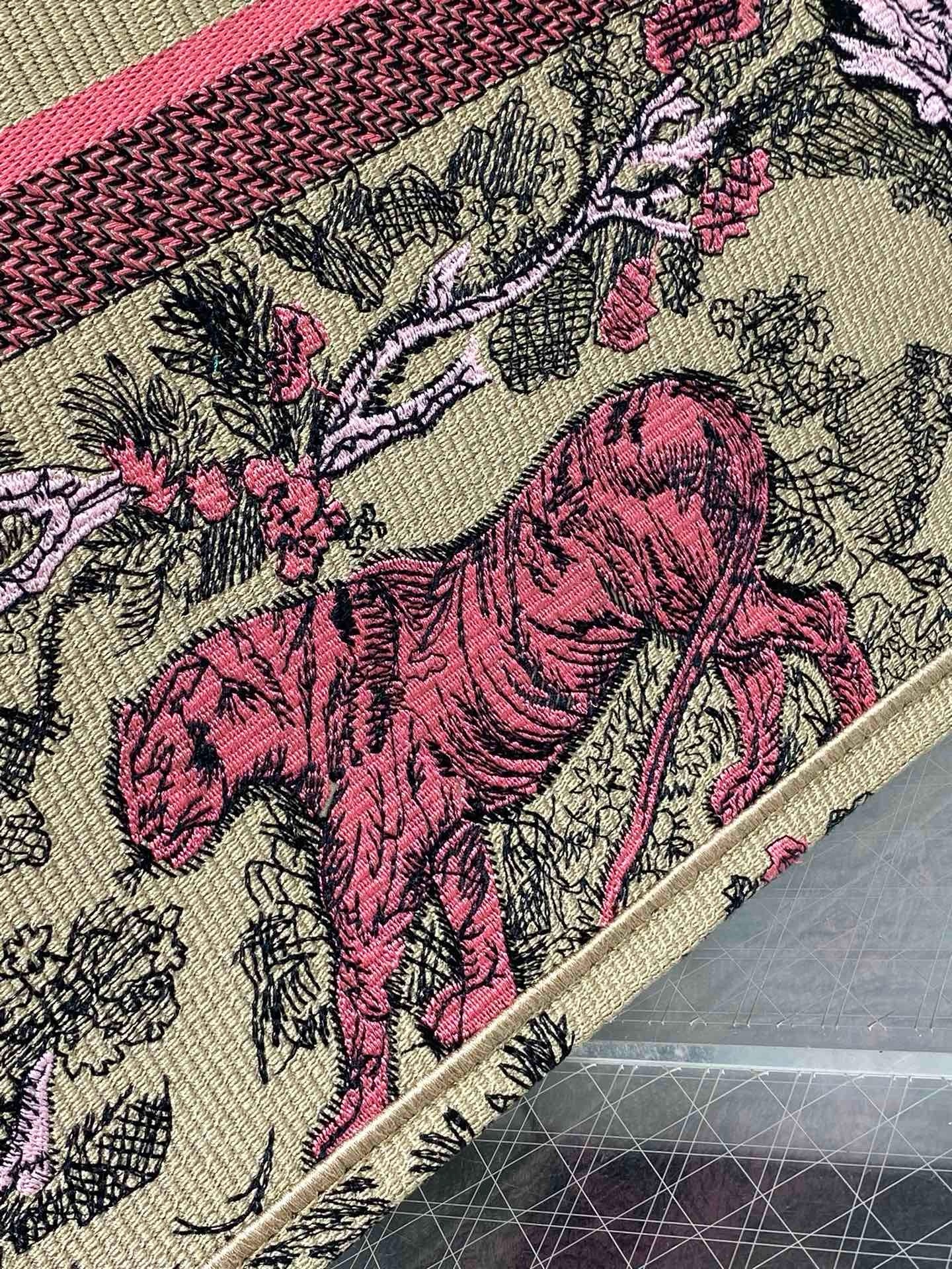 D*or large D*oriviera book tote in raffia with pink toile de jouy sauvage embroidery