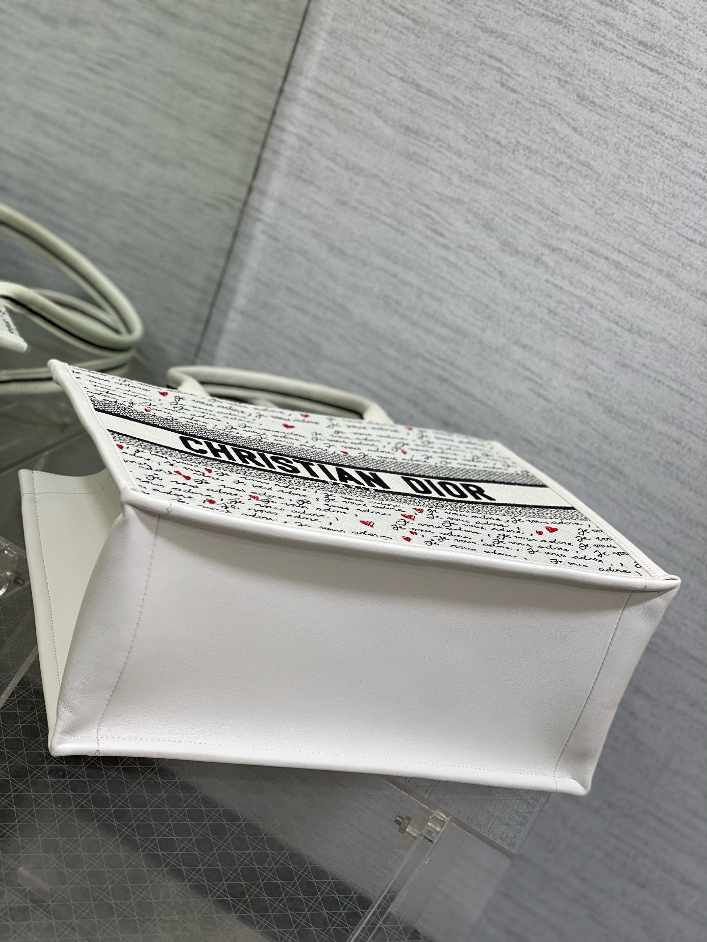 D*or D*oramour medium book tote bag with strap in je vous adore embroidery and white calfskin