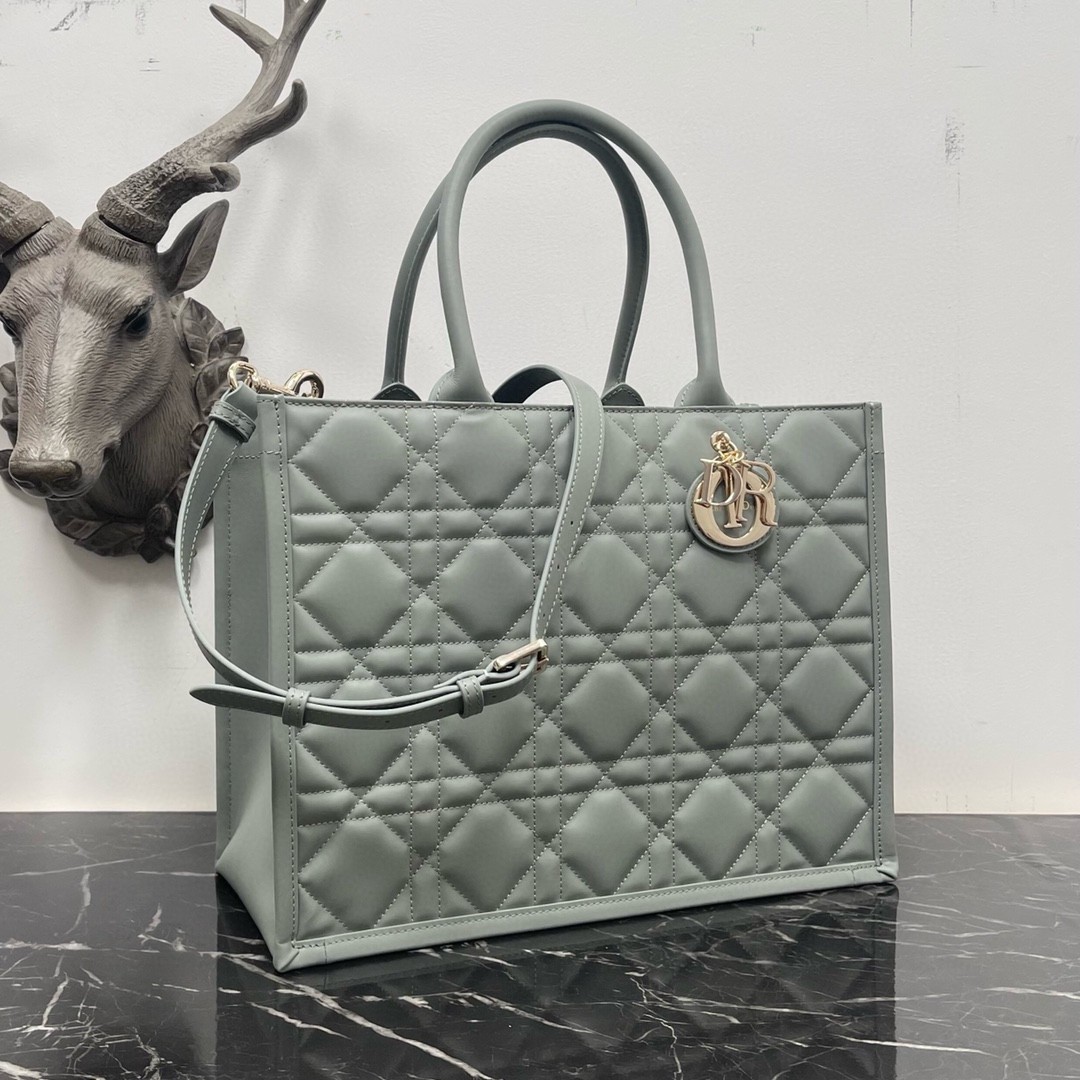 D*or medium book tote bag with strap in grey macrocannage calfskin