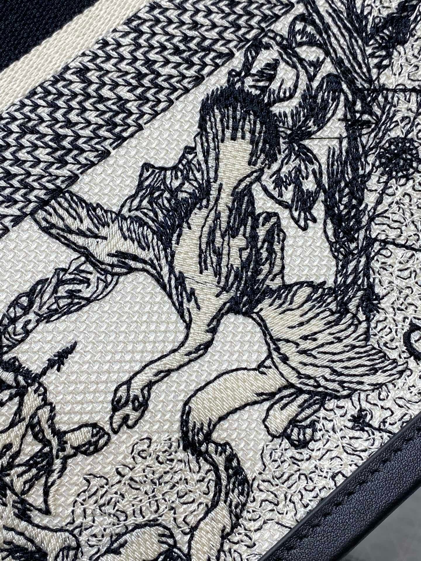 D*or medium book tote bag with strap in white D*or zodiac embroidery