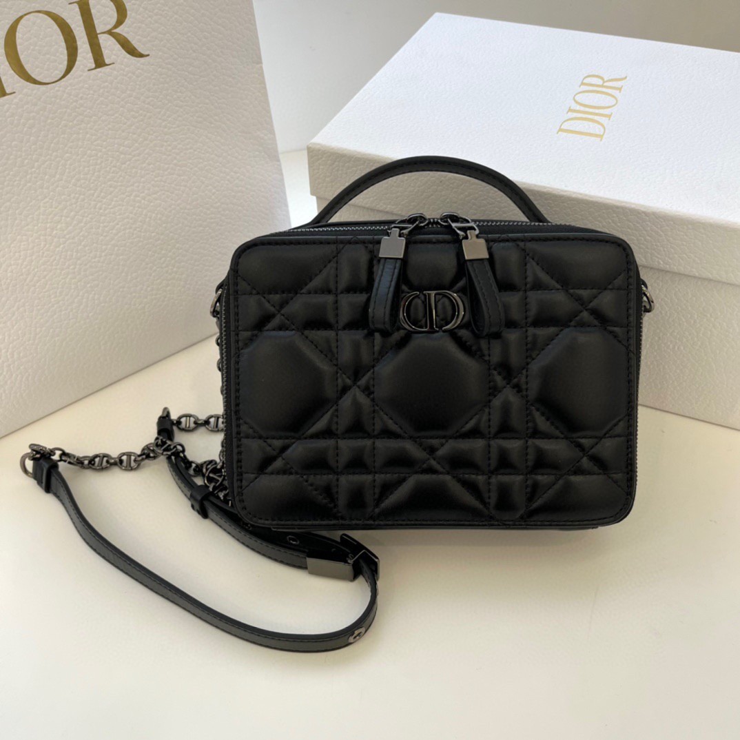 D*or caro box bag with chain in black macrocannage calfskin
