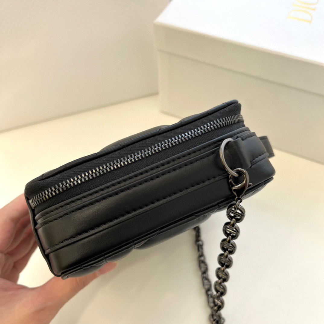 D*or caro box bag with chain in black macrocannage calfskin