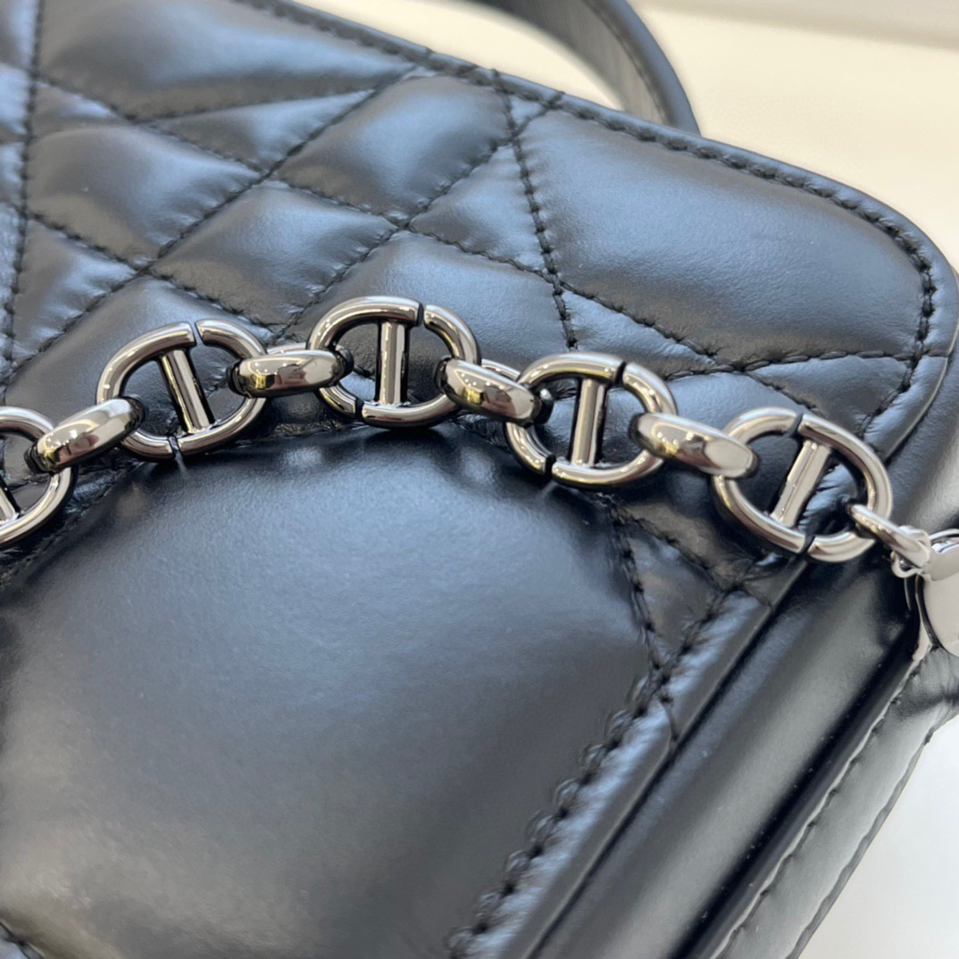 D*or caro box bag with chain in black macrocannage calfskin