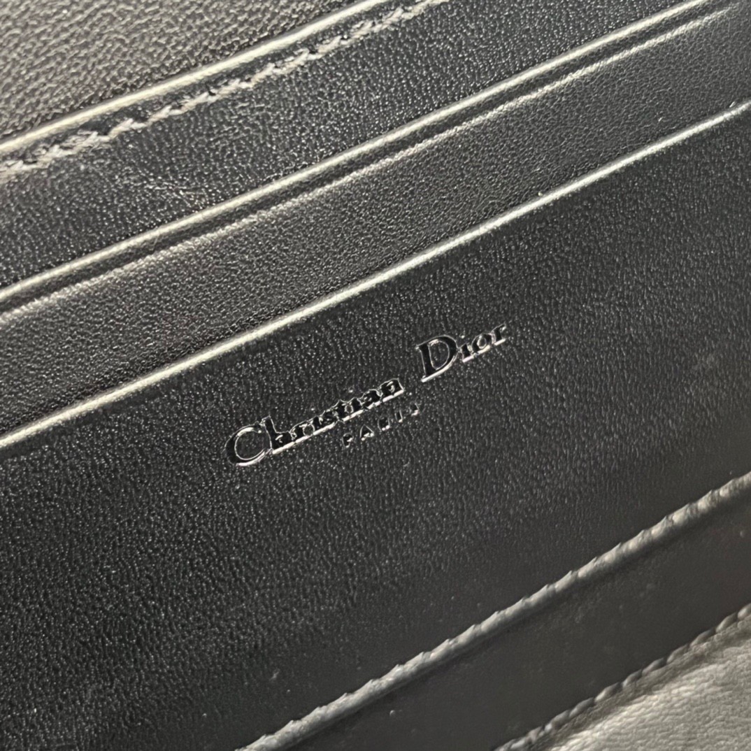 D*or caro box bag with chain in black macrocannage calfskin