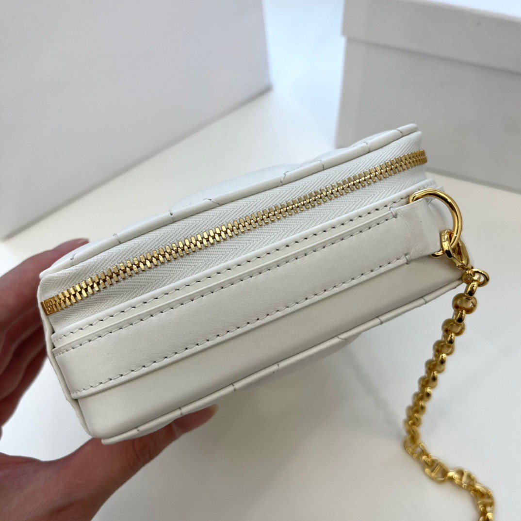D*or caro box bag with chain in white macrocannage calfskin