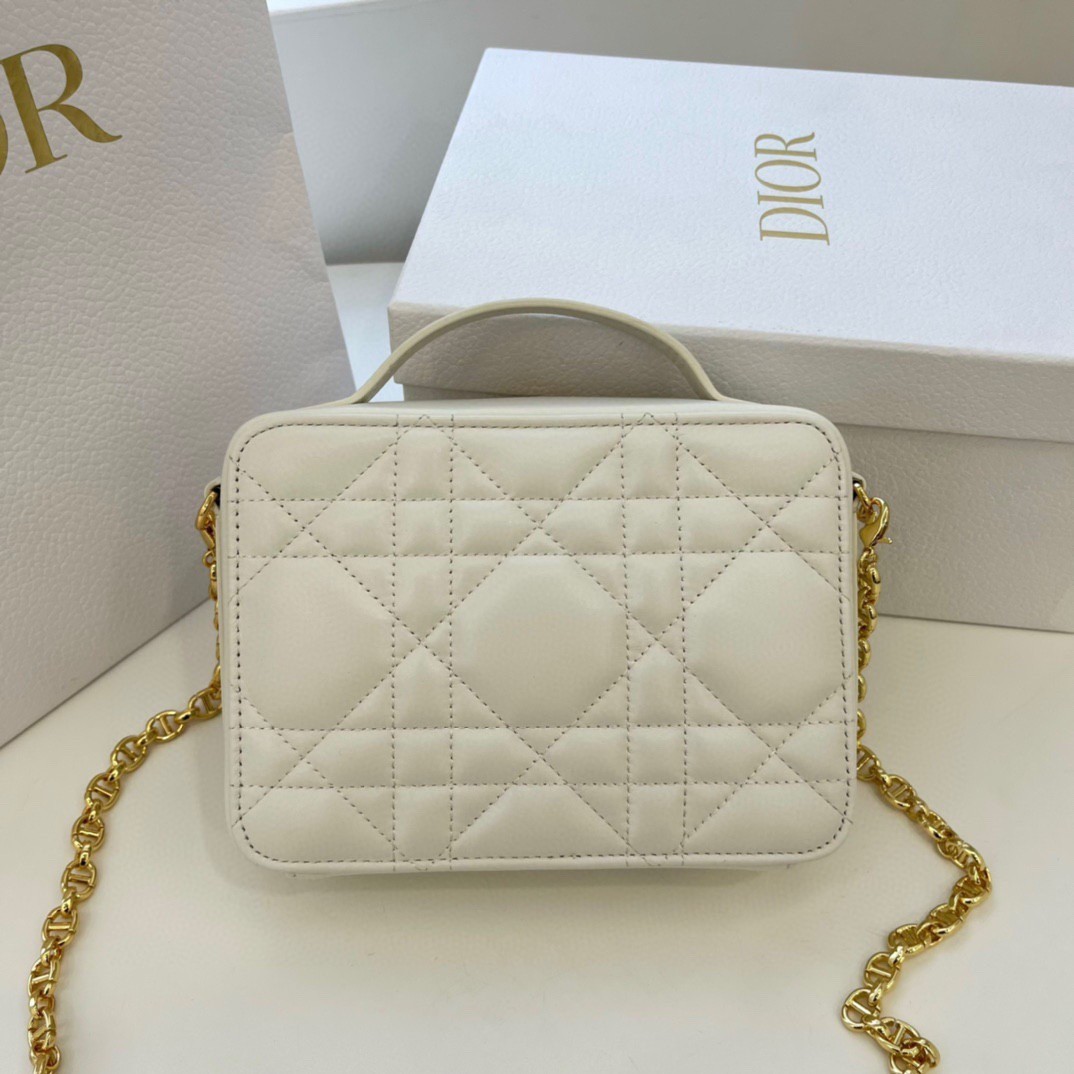D*or caro box bag with chain in white macrocannage calfskin