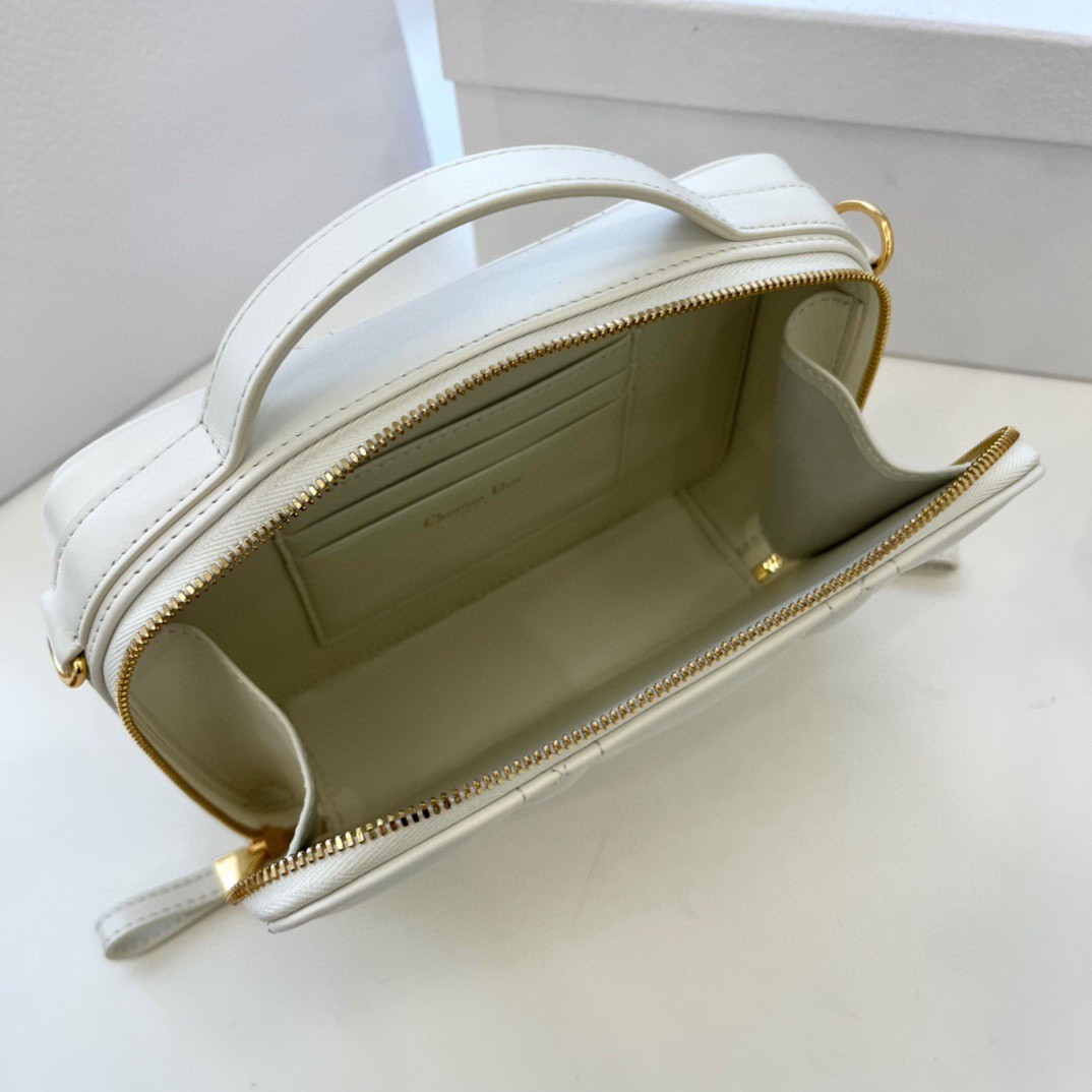 D*or caro box bag with chain in white macrocannage calfskin