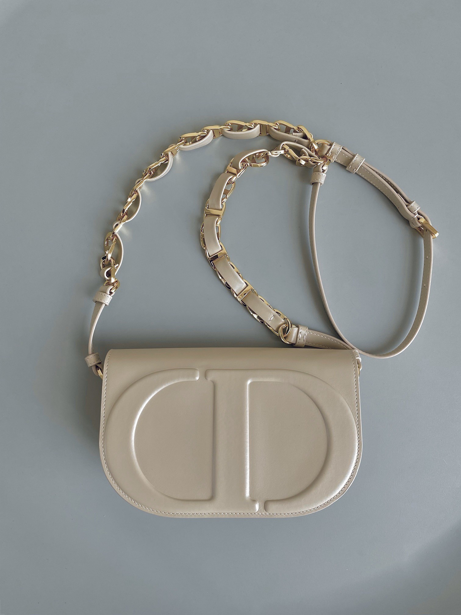 D*or cd signature chain bag in beige calfskin
