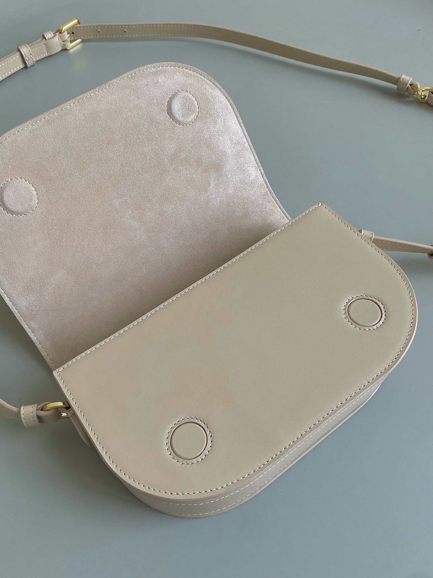 D*or cd signature chain bag in beige calfskin