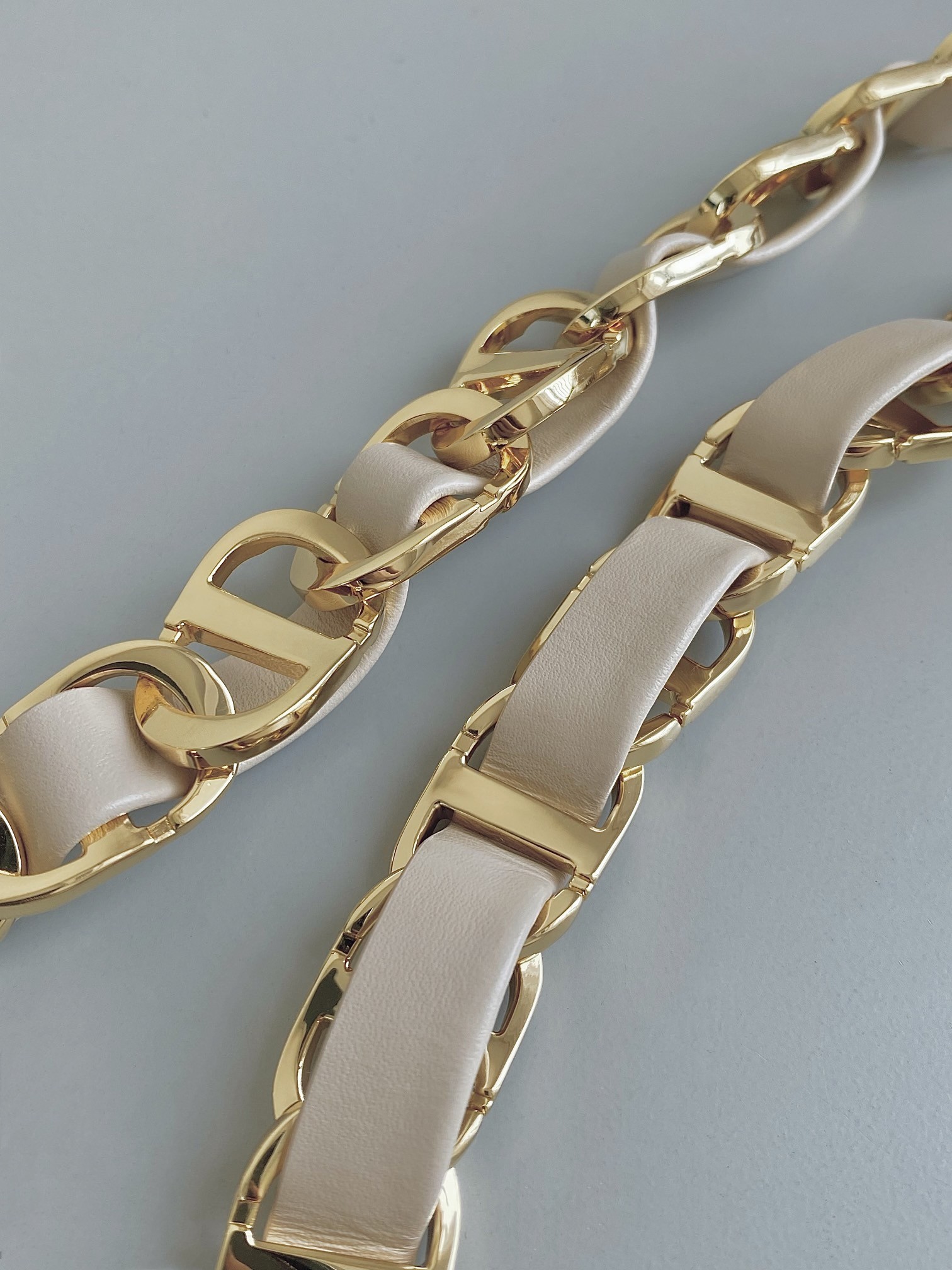 D*or cd signature chain bag in beige calfskin