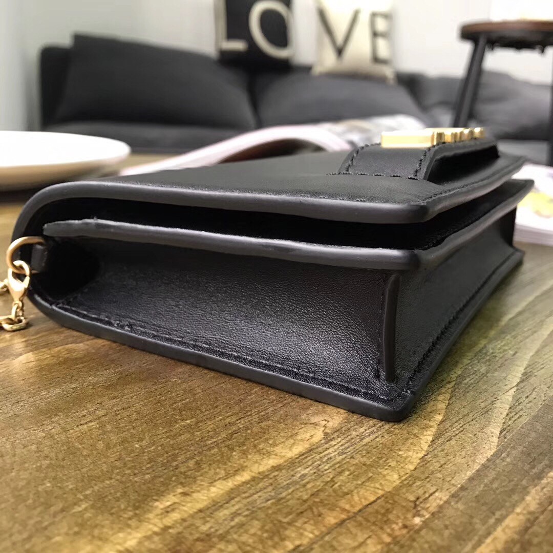 D*or black j’aD*or wallet on chain pouch