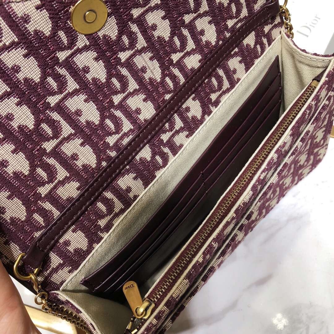 D*or bordeaux oblique saddle chain clutch