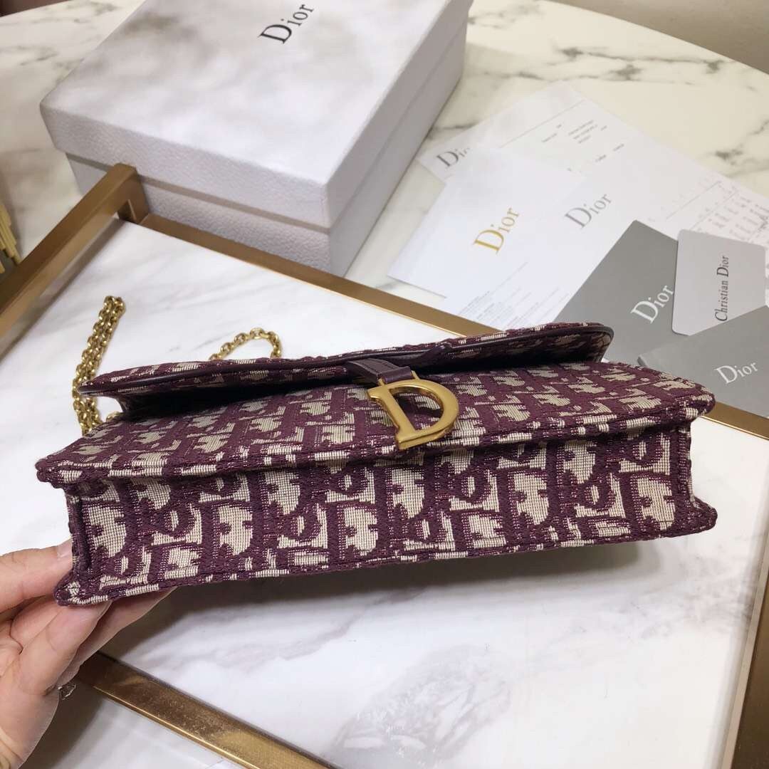 D*or bordeaux oblique saddle chain clutch