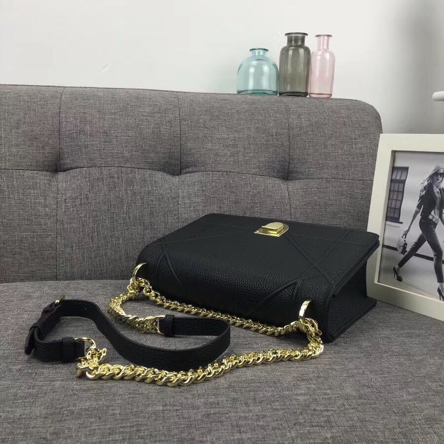 D*or D*orama flap bag in noir grained calfskin