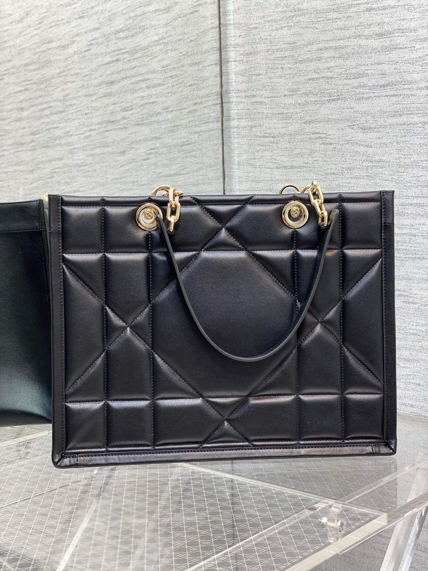 D*or medium essential tote bag in black archicannage calfskin
