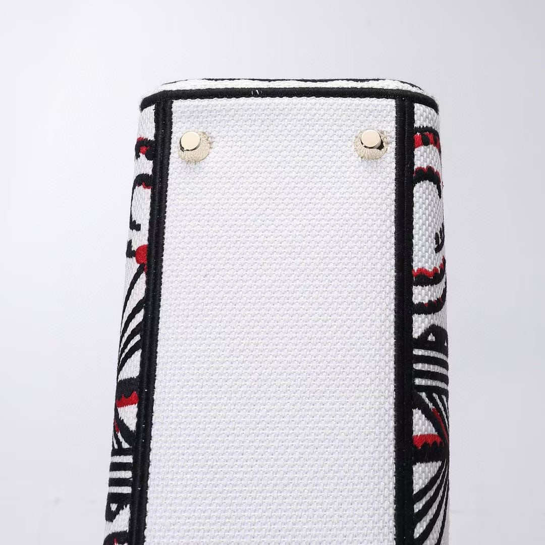 D*or medium lady d-lite bag in latte multicolor cupidon embroidery