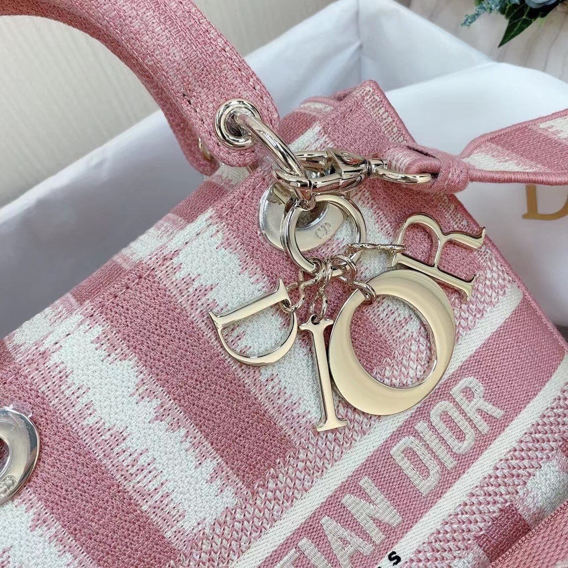 D*or medium lady d-lite bag in pink d-stripes embroidery
