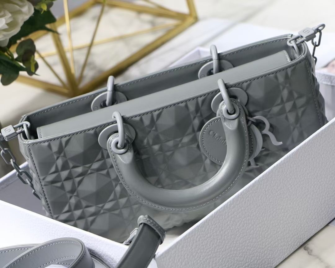 d*or lady d-joy bag in grey calfskin with Di*m*nd motif