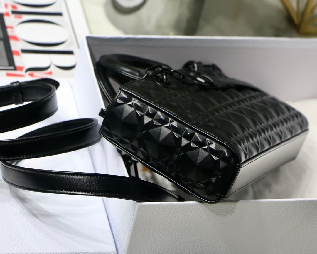 d*or lady d-joy bag in black calfskin with Di*m*nd motif