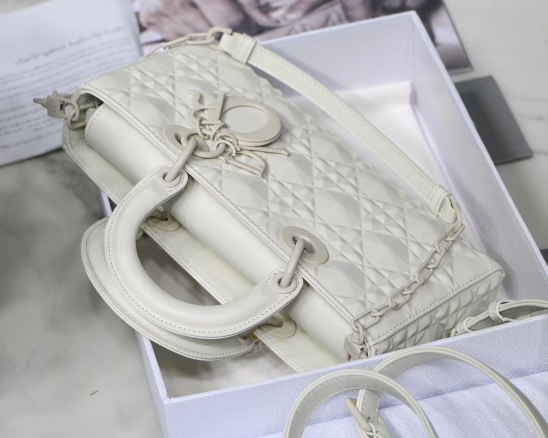 d*or lady d-joy bag in white calfskin with Di*m*nd motif